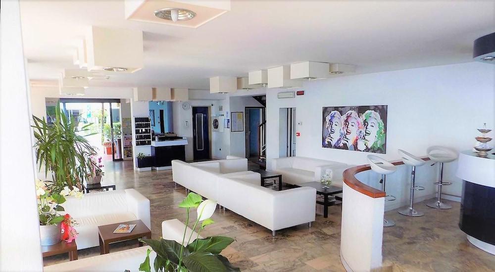 Hotel Diplomatic Ριτσόνε Εξωτερικό φωτογραφία