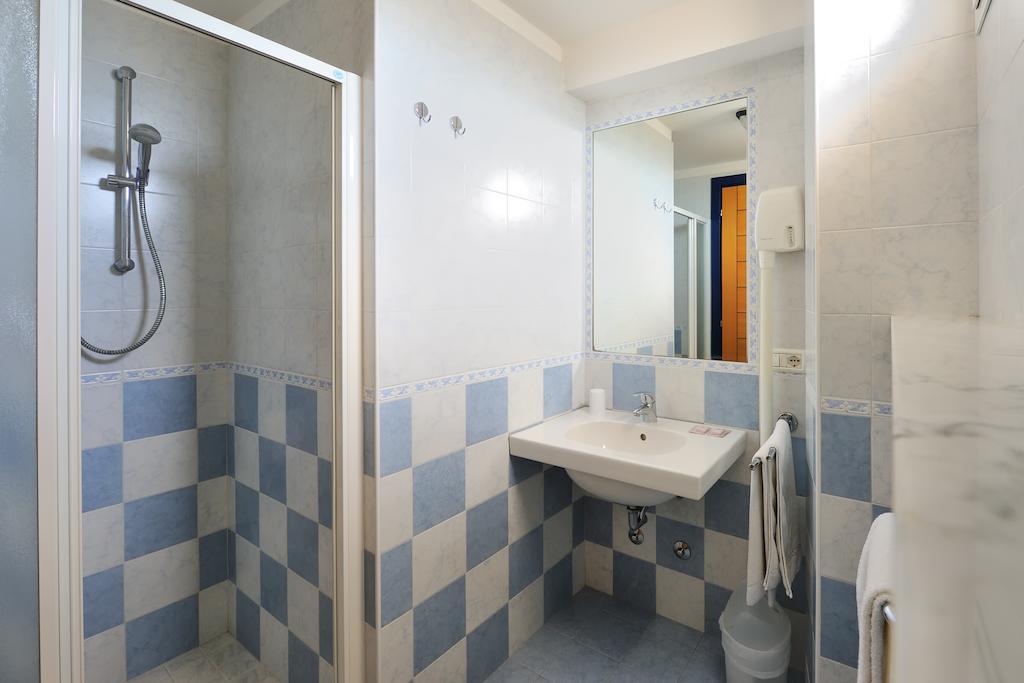 Hotel Diplomatic Ριτσόνε Δωμάτιο φωτογραφία